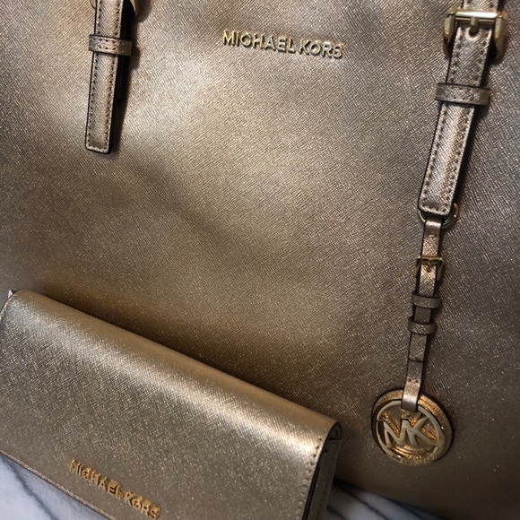 Michael Kors Jet Set Travel Tote and wallet NWT - Picture 4 of 11